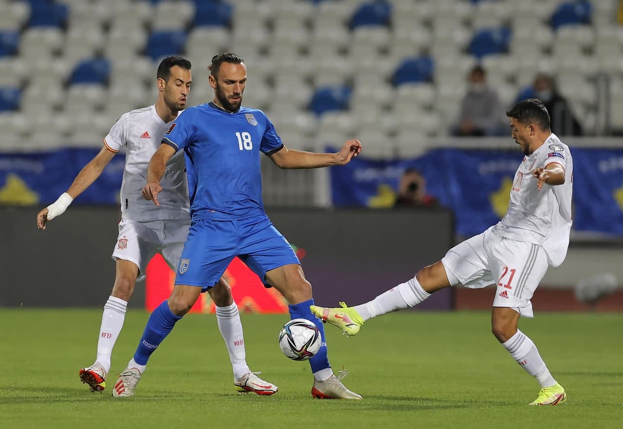 España se impone ante Kosovo con 2-0 durante la eliminatoria rumbo al Mundial de Catar 2022. Pablo Fornals (32') y Ferran Torres (88'), le dieron la victoria a la escuadra dirigida por Luis Enrique, quien lidera el Grupo B seguido de Suecia.