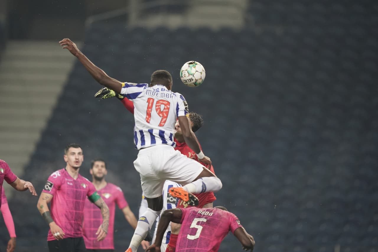 Con goles de Sérgio Oliveira, Toni Martínez y Evanilson, Porto gana y toma el subliderato momentáneo de la Primeira Liga.