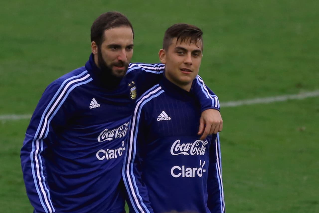 Los delanteros saben que ante la ausencia de Lionel Messi tienen una obligación doble: mantener la buena cara y los buenos números en los dos partidos de eliminatorias.