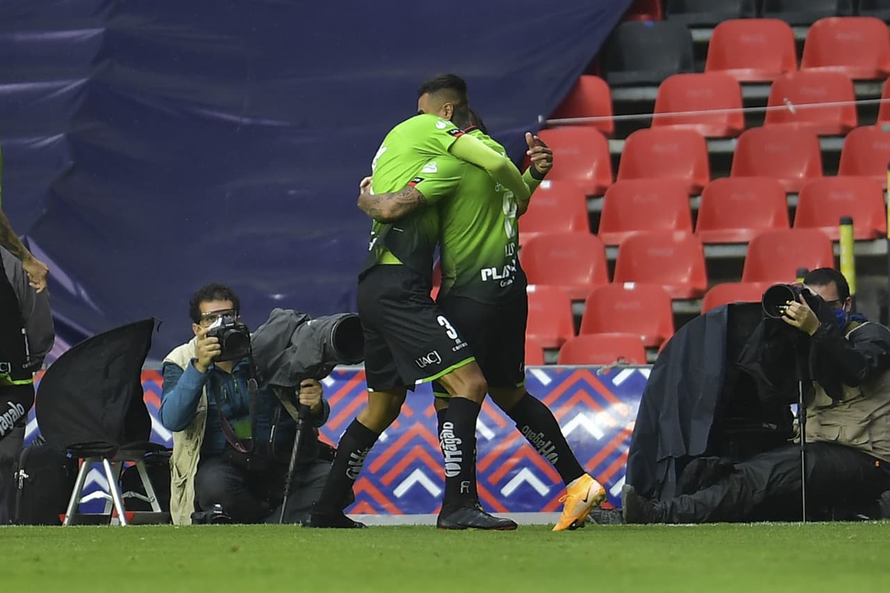 Celebración del FC Juarez tras anotar gol.