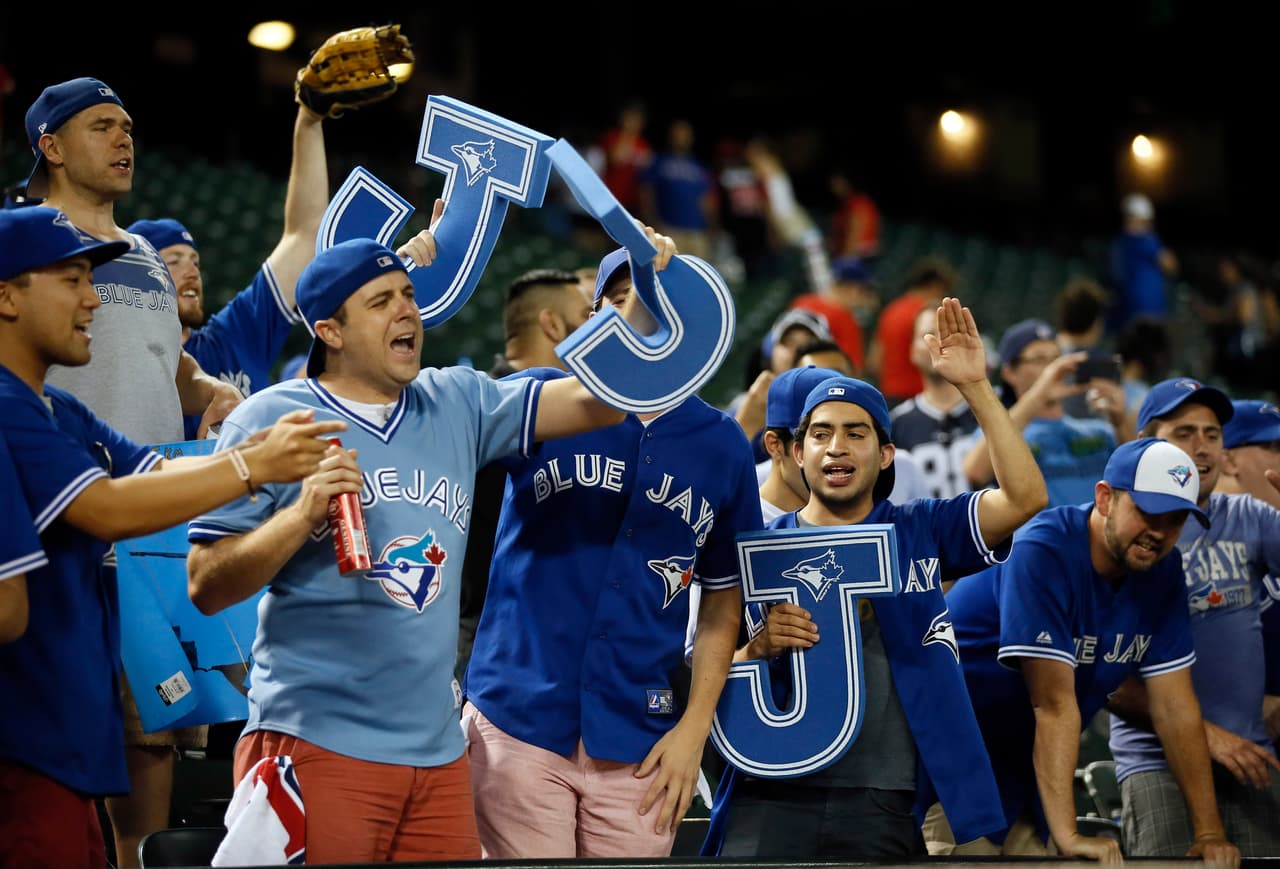 Los Azulejos, que corrían el riesgo de quedar eliminados se acercaron 2-1.