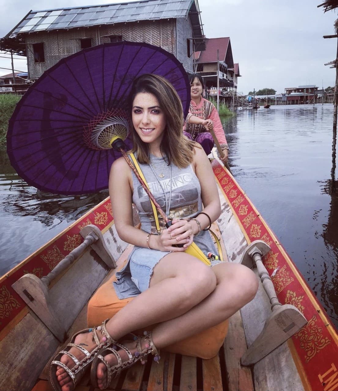 Después de un 'hola', Raúl no perdió el tiempo y de manera inmediata le pidió el teléfono a Daniela.
<br>