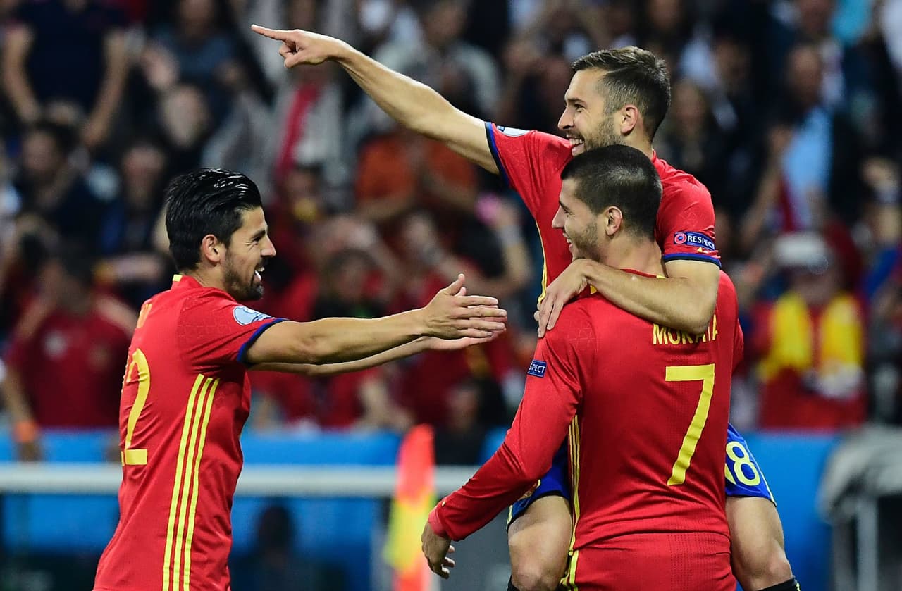 España dominó a Turquía con un 3-0 y avanzó a octavos de la Eurocopa