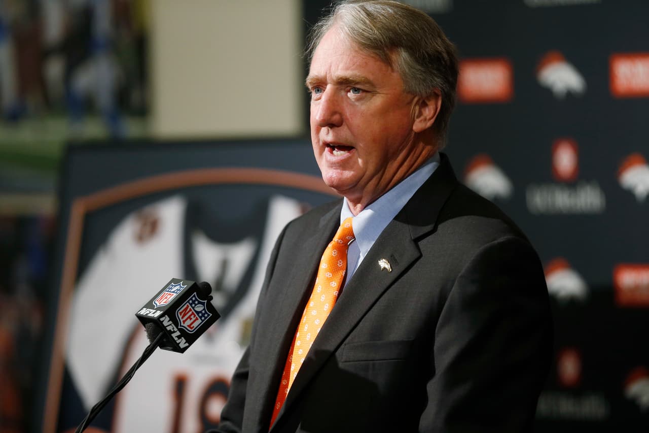 El CEO de los Broncos, Joe Ellis, recordó que en ese mismo lugar, hace cuatro años, se presentó a Manning como el nuevo QB del equipo.