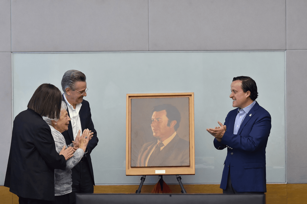 Federación Mexicana de Futbol rinde homenaje a expresidente Rafael del Castillo Ruiz