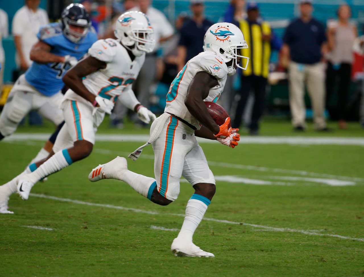 Pero inmediatamente en el kickoff posterior, se presentó una jugada inmensa: regreso de kickoff hasta touchdown de 102 yardas de Jakeem Grant para darle ventaja a Miami de 17-10.