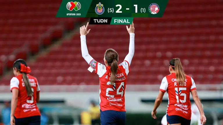 Chivas golea a Toluca con doblete de Licha Cervantes y jugará las Semifinales ante América