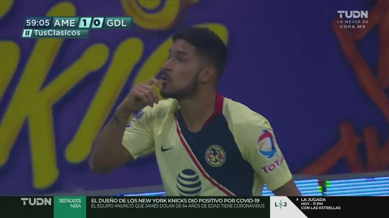 América vs Chivas Miguel Wacho Jiménez se equivoca en su salida y