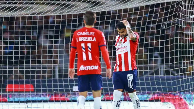 Alexis Vega Falla Penal En Su Regreso Con Chivas Y Vive Pesadilla Y Abucheos Tudn Liga Mx Tudn 