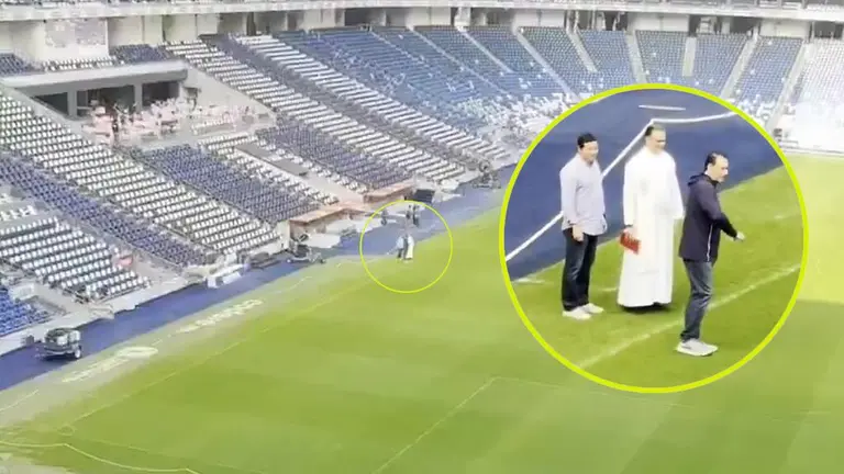 Padre Bendice La Cancha Del Estadio BBVA Para La Final De Liga MX ...