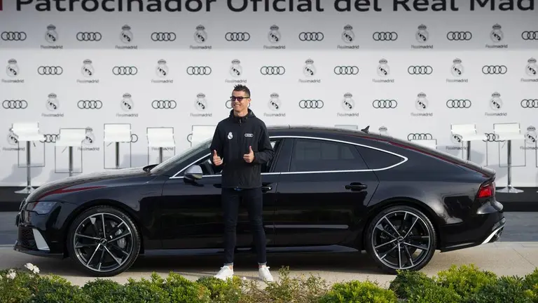 Los Lujos De Los Futbolistas Cristiano Ronaldo Y Sus Carros Tudn Fútbol Tudn 8283