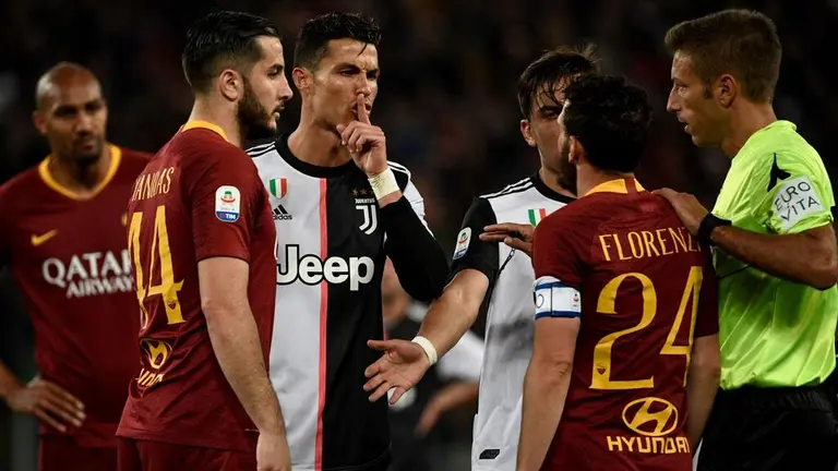 El Gesto De Burla De Cristiano Ronaldo A Un Jugador De La Roma Por Su Estatura Tudn Serie A Tudn