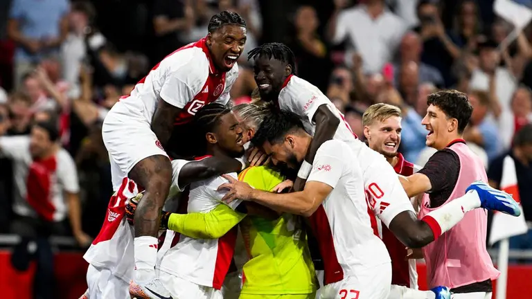 Ajax advance in the Europa League after taking 34 penalties! | TUDN UEFA Europa League