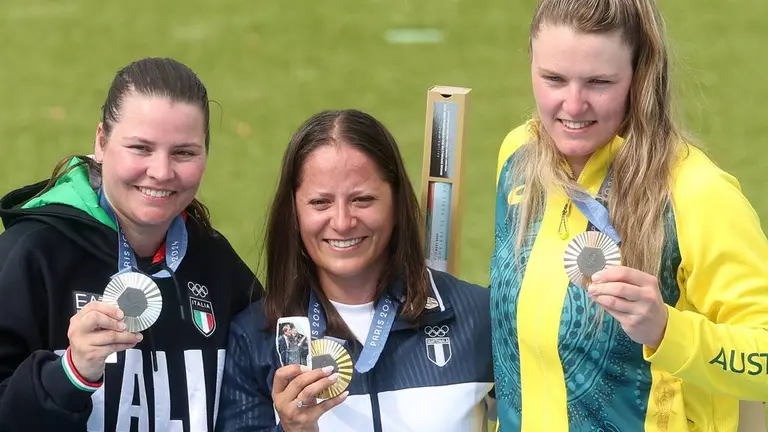 Olympics: Adriana Ruano poses with dad’s photo on the podium in Paris 2024 | TUDN Athletes