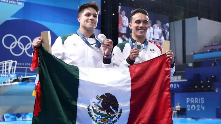 Who are Osmar Olvera and Juan Celaya? Mexican divers won silver | TUDN Ambassadors