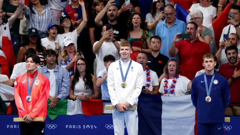 Léon Marchand smashes Michael Phelps’ Olympic record at Paris 2024 | TUDN Paris 2024