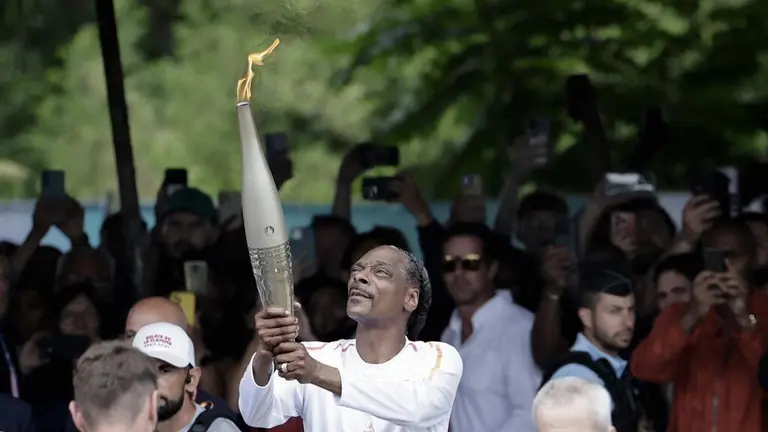 Snoop Dogg vole la vedette à Paris 2024 avec son relais de la flamme olympique |  TUDN Paris 2024