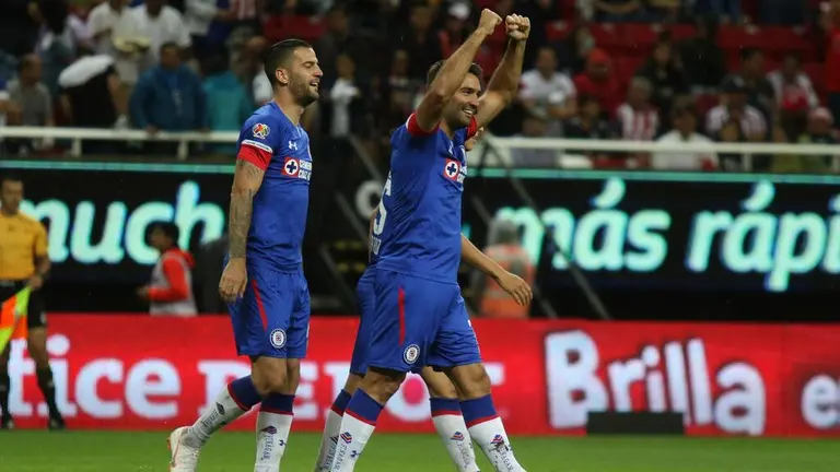 Chivas Vs Cruz Azul Resumen Goles Resultados Tudn M S Deportes Tudn