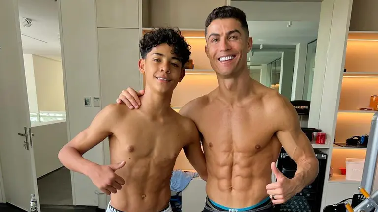 Cristiano Ronaldo y Cristiano Ronaldo Jr. a los 7 años: Golazos de