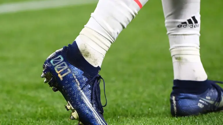 Espectaculares Los botines de Cristiano Ronaldo y Neymar TUDN