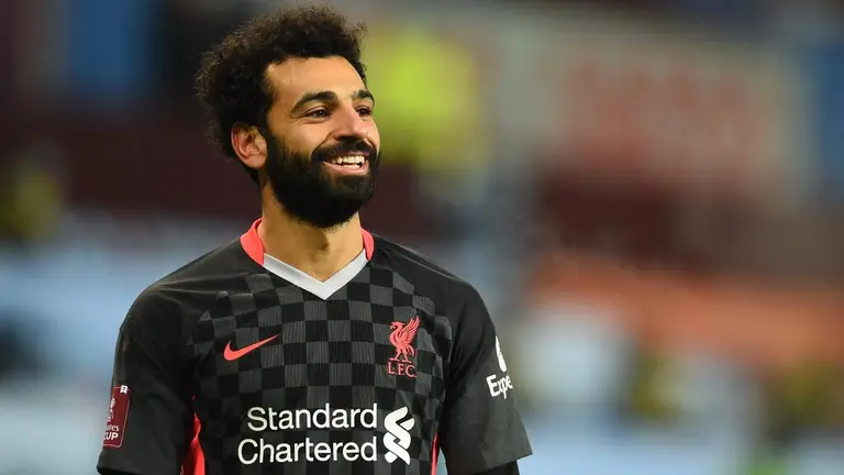 O jogador de futebol Mohamed Salah doa centro de ambulâncias para